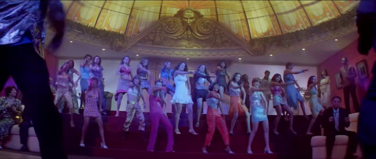 Maine Pyaar Kyun Kiya (2005) AMZN WEB-DL Hindi 720p HEVC DDP 2.0 ESub.mkv.0004